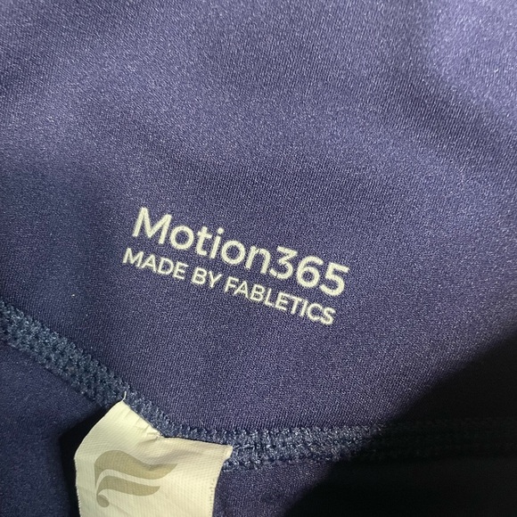 Fabletics Motion365 Activewear in Navy Blue - Picture 4 of 4